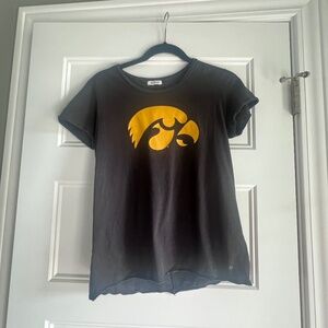 🖤 Vintage-Inspired Iowa Hawkeyes Graphic Tee – Size Medium by '47 Brand